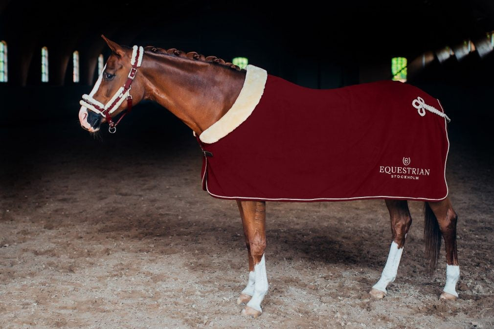 Couverture Polaire Col Mouton Bordeaux - Equestrian Stockholm