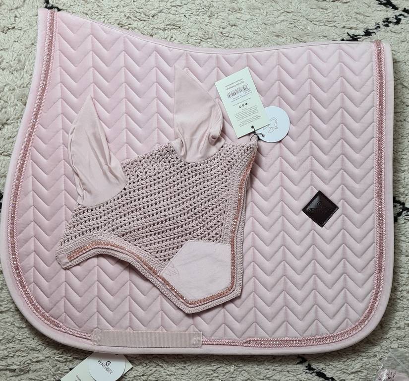 MIXED Velvet Pearl rug and Kentucky hat - POWDER PINK
