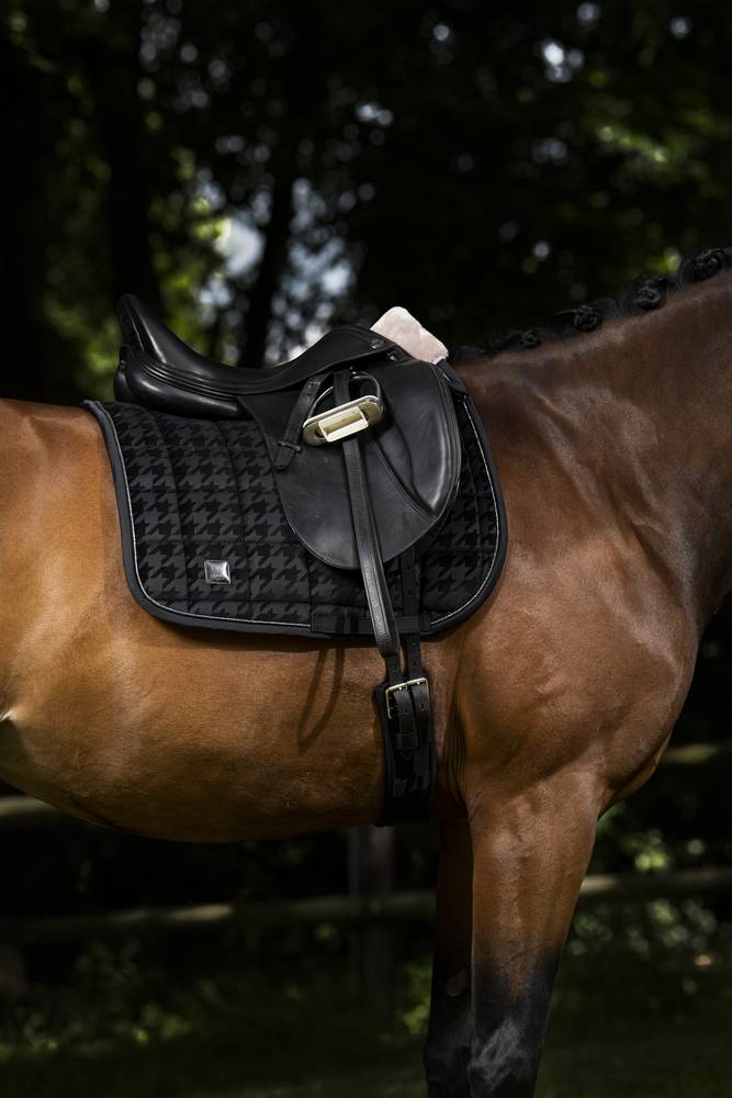 Tapis Velvet Stamp Essence 2022 DRESSAGE - Eskadron