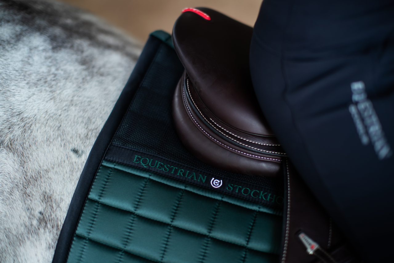 Tapis de selle Sportive Sycamore Green MIXTE - Equestrian Stockholm