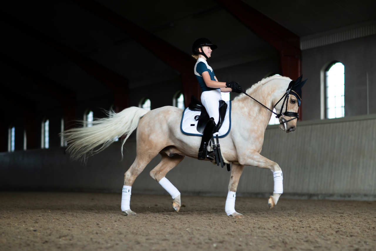 White Blue Meadow rug - Equestrian Stockholm