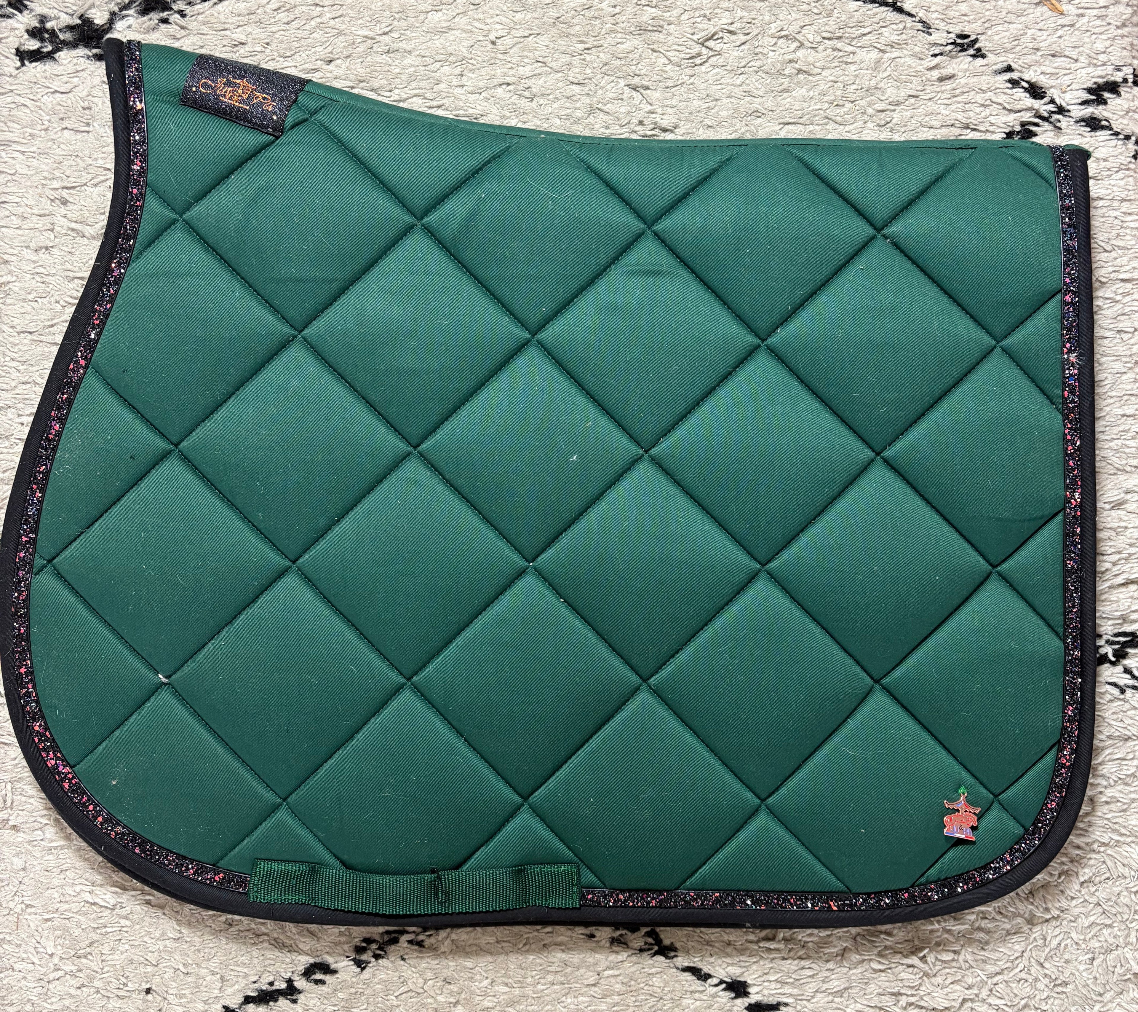 Tapis de selle Vert bord noir - Ju & Pa