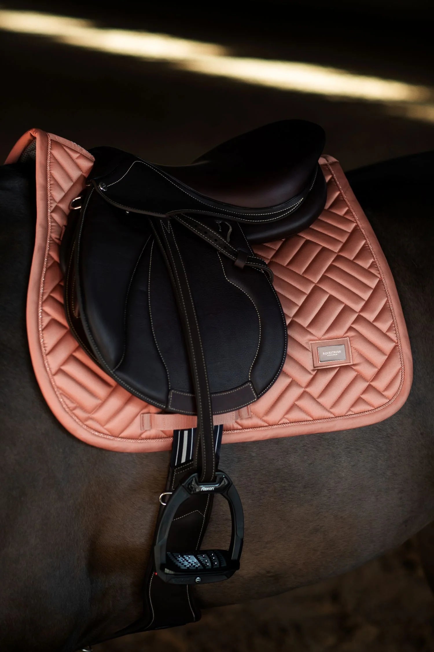 Tapis de selle Modern Coral MIXTE - Equestrian Stockholm