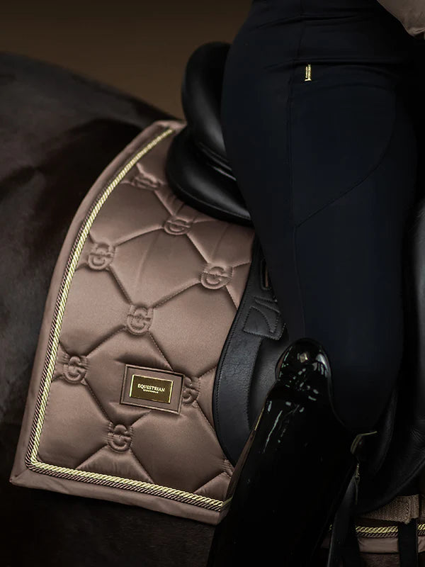 Tapis de selle Champagne DRESSAGE - Equestrian Stockholm