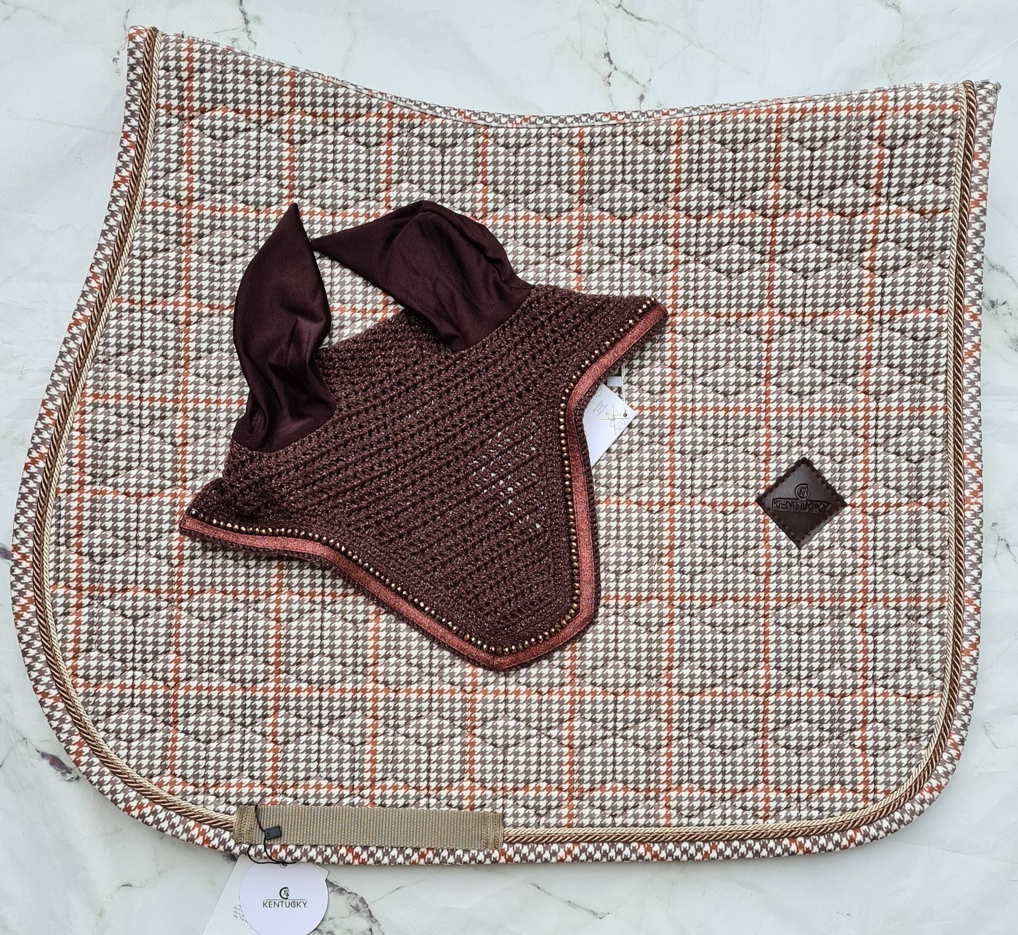 MIXED Houndstooth Rug &amp;amp; Kentucky Bonnet - Beige/Brown