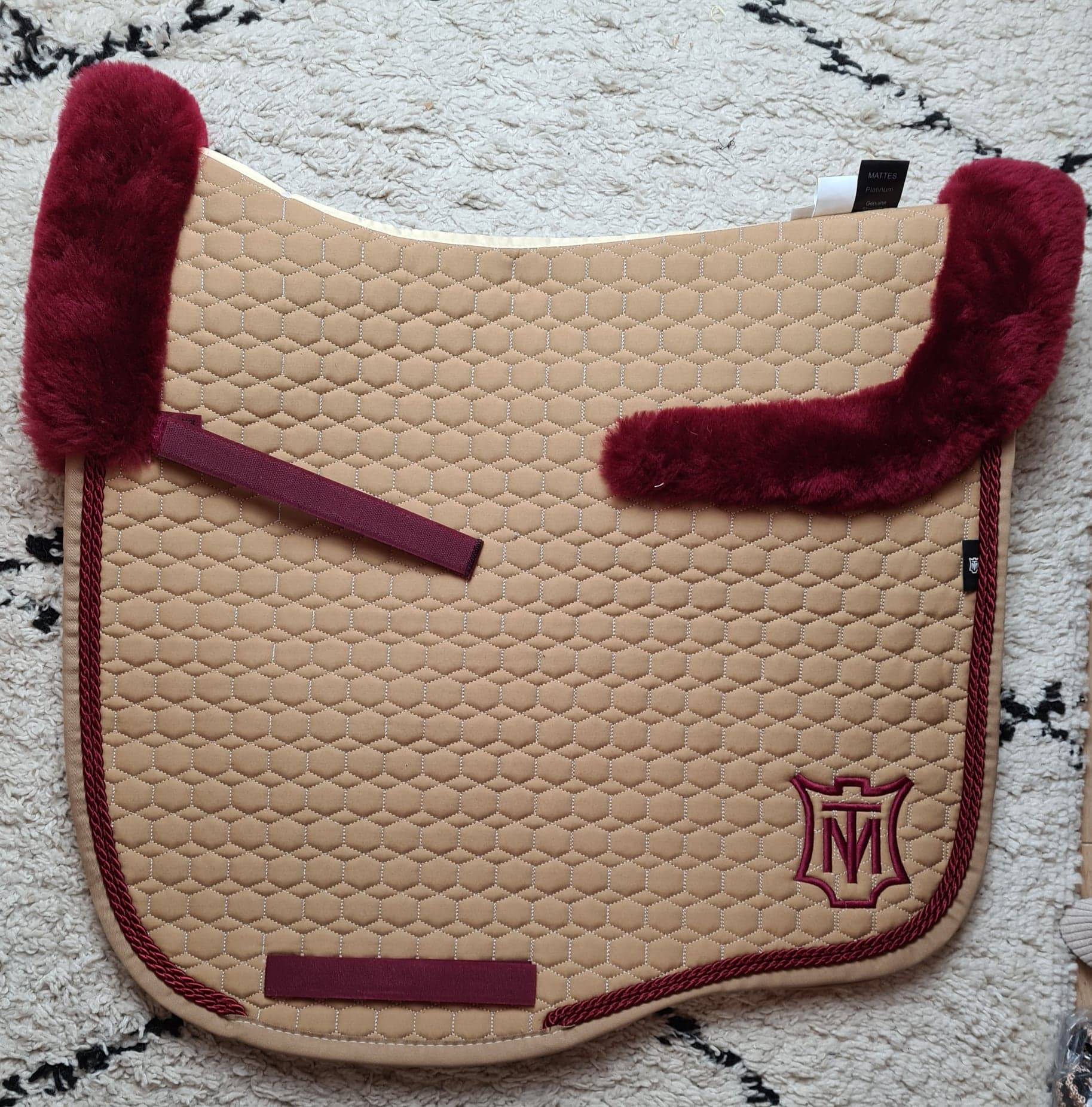 Mattes Eurofit carpet - Burgundy sheepskin sand