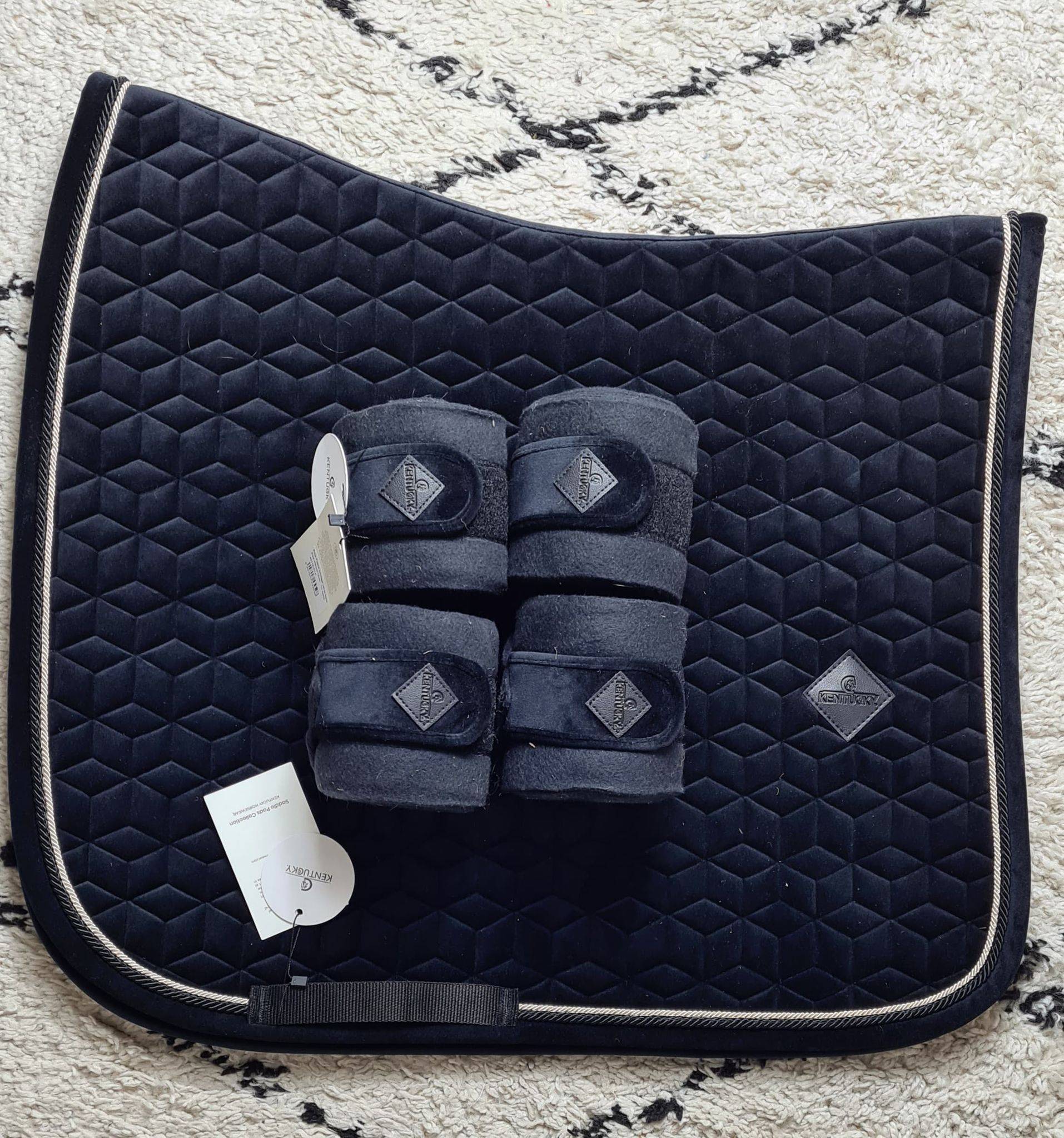 Tapis DRESSAGE Basic Velvet et bandes Kentucky - NOIR