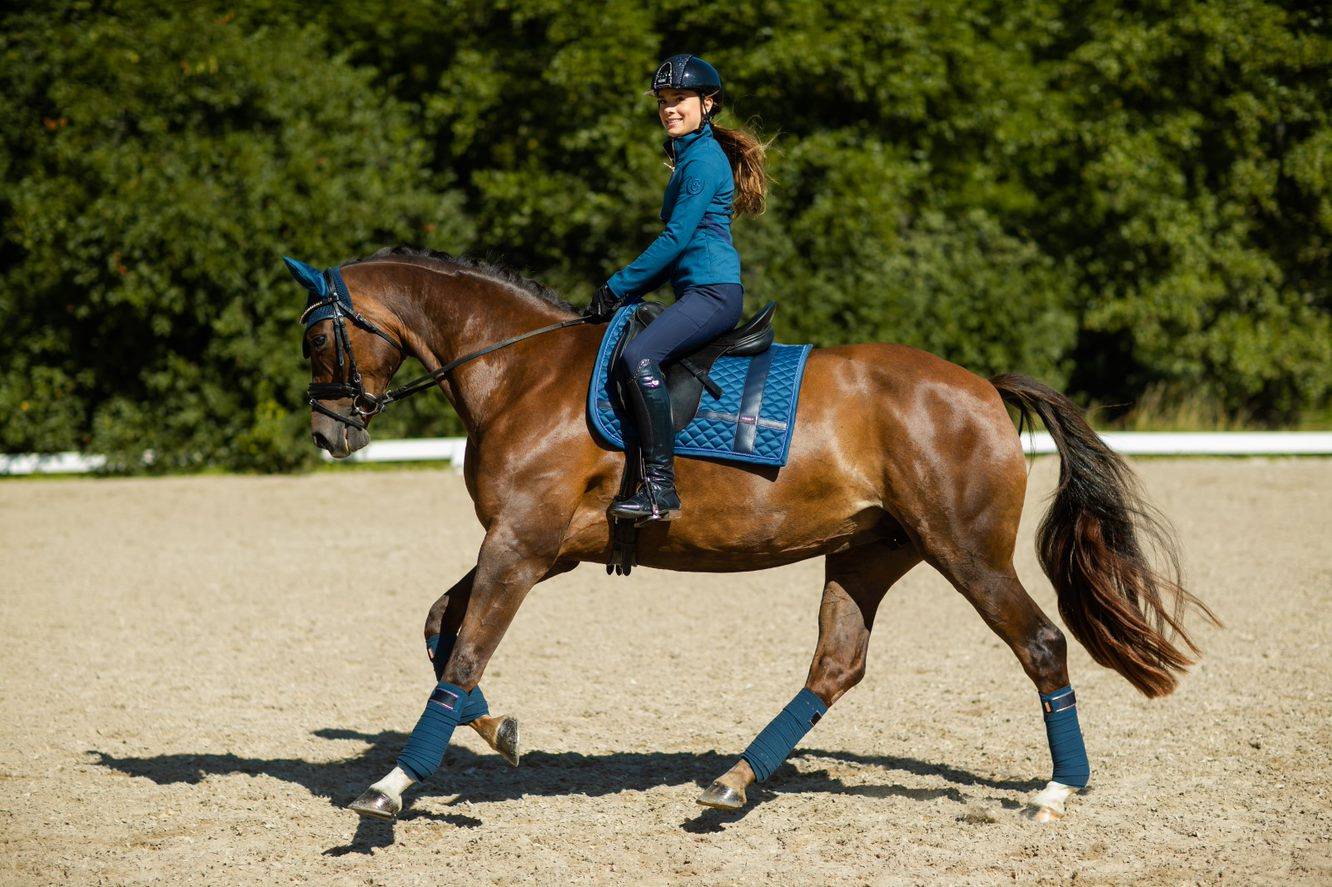 Tapis de selle No Boundaries Monaco Blue DRESSAGE - Equestrian Stockholm