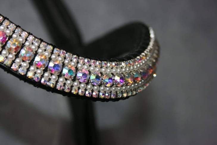 White rhinestone browband with reflections and pearls