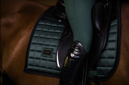 Tapis de selle Sportive Sycamore Green DRESSAGE - Equestrian Stockholm