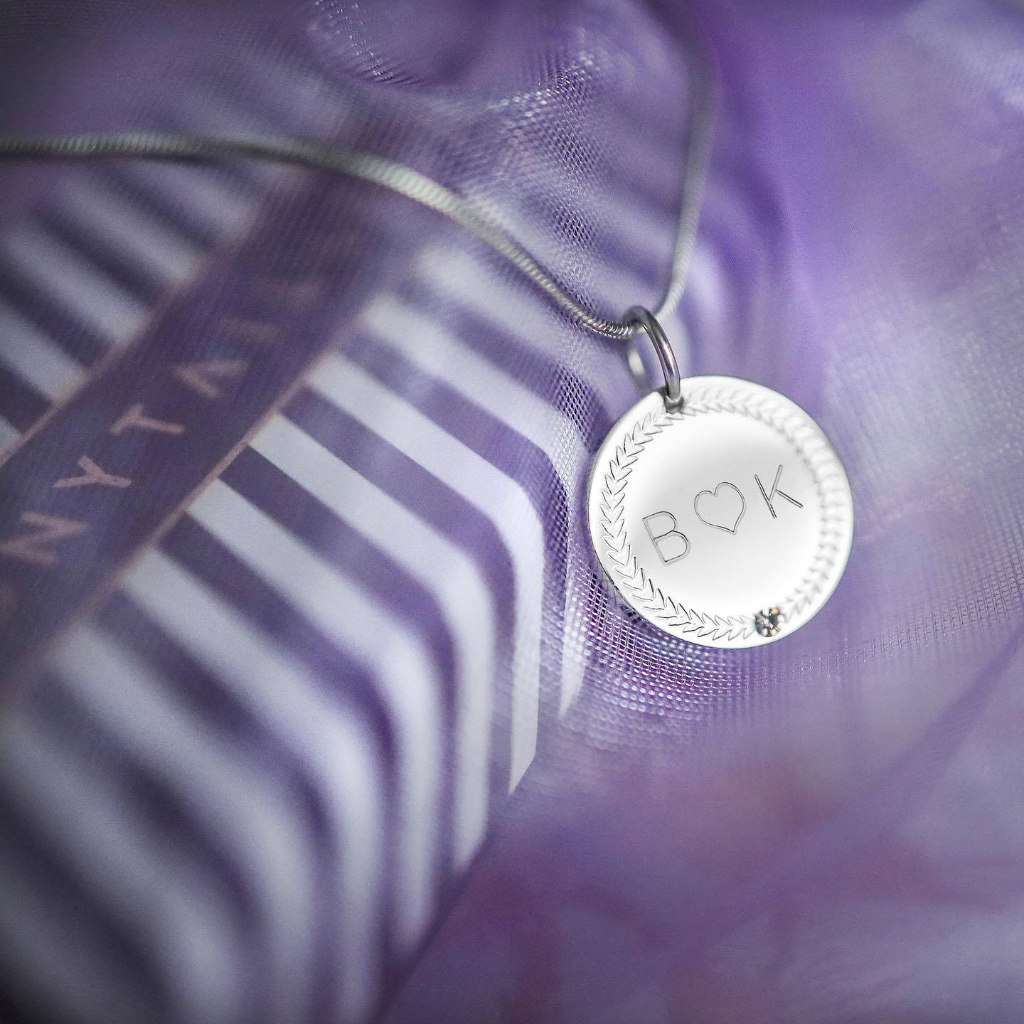 Pendant with personalized medal and zirconia - Ponytail &amp;amp; Co