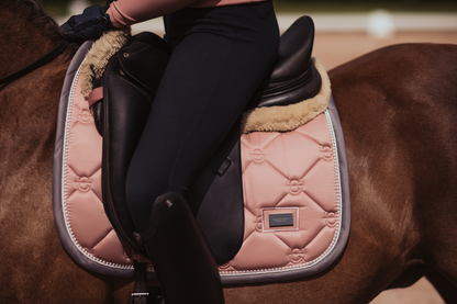 Tapis de selle PINK PEARL DRESSAGE - Equestrian Stockholm