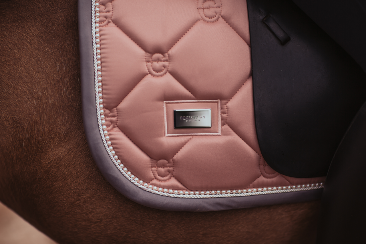 Tapis de selle PINK PEARL MIXTE - Equestrian Stockholm