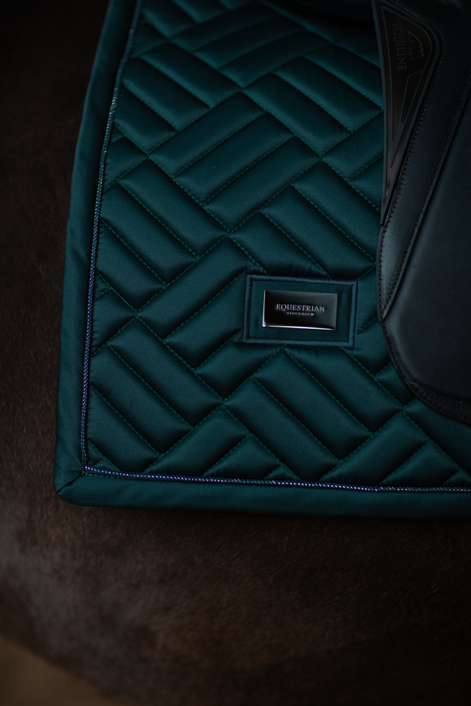 Tapis de selle Modern Dramatic Monday DRESSAGE - Equestrian Stockholm