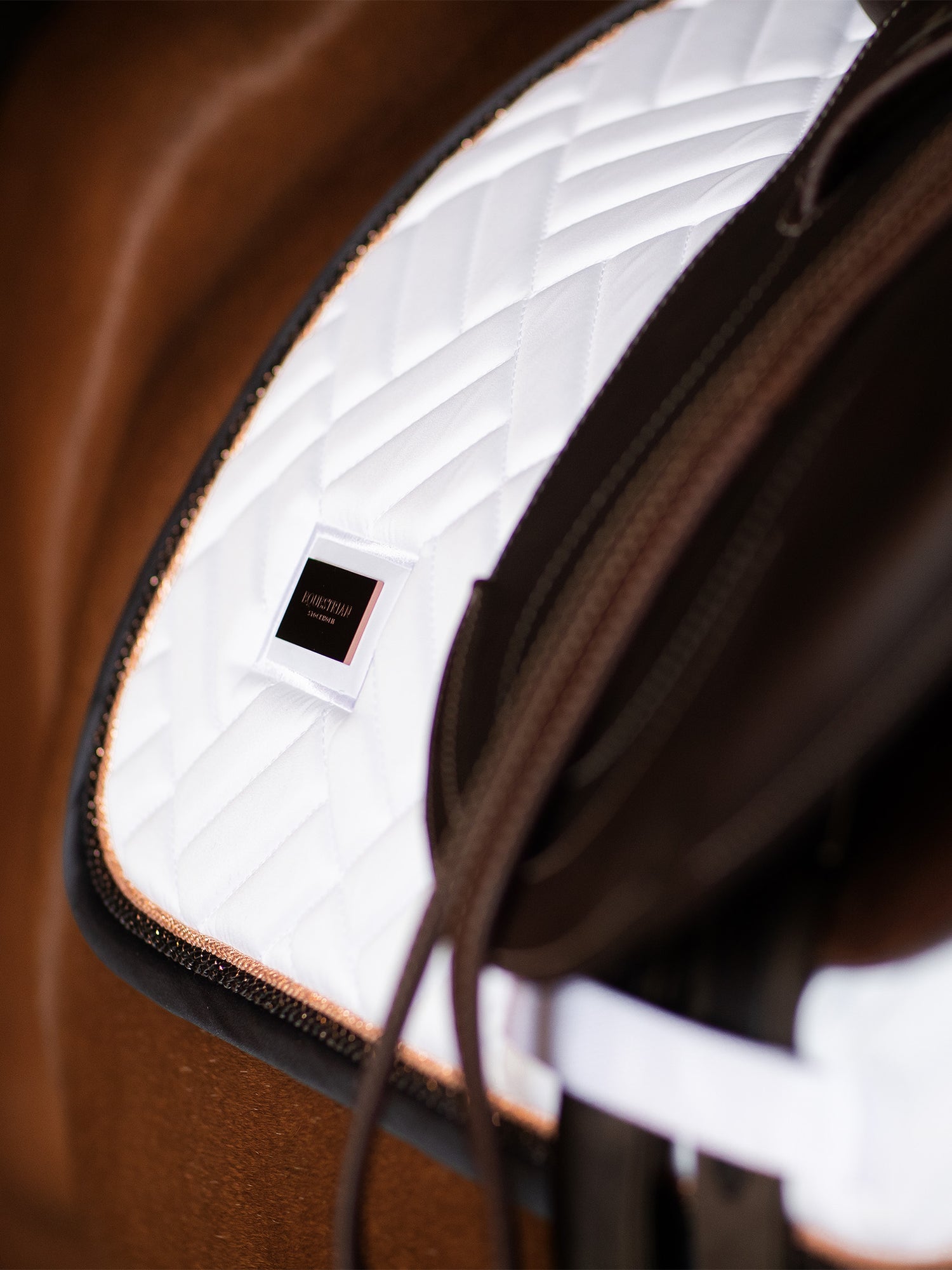 Tapis de selle Modern White Dark Ocean MIXTE  - Equestrian Stockholm