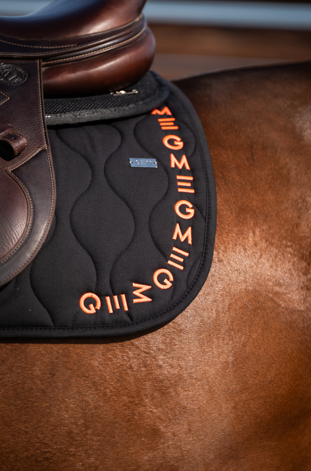 Tapis de selle Essentiel Noir mixte  – GEM