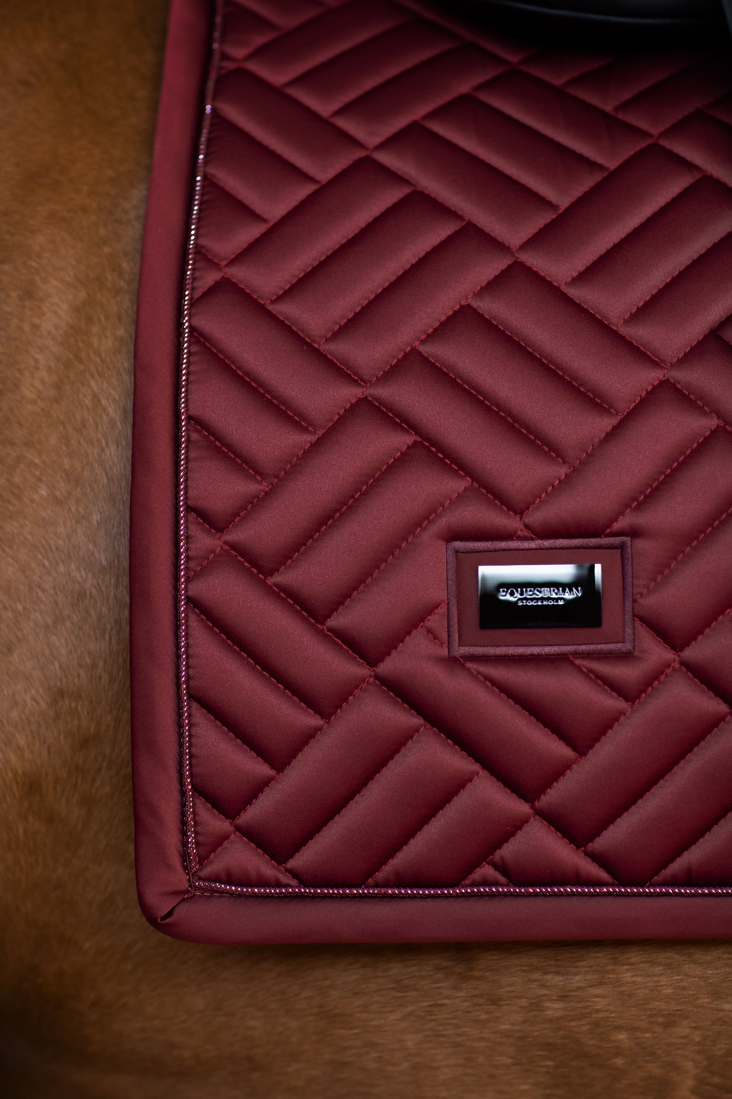 Tapis de selle Modern Bordeaux DRESSAGE - Equestrian Stockholm