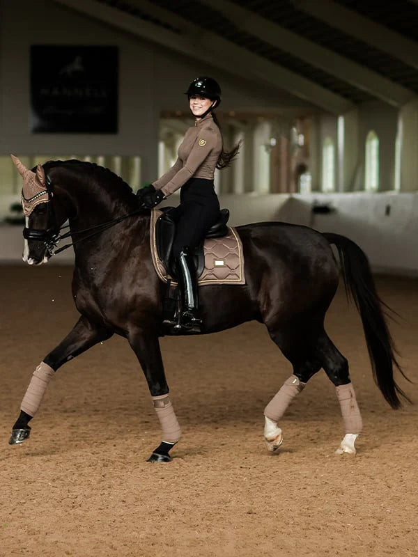 Tapis de selle Champagne DRESSAGE - Equestrian Stockholm